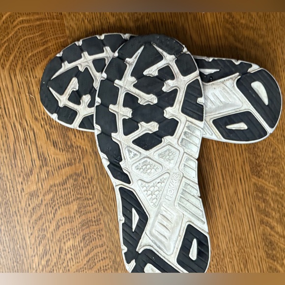 HOKA “ARAHI 7” black size 9D Women Good Condition - Picture 6 of 8